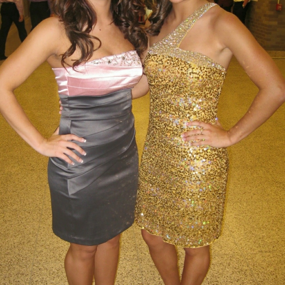 Gold sequin formal/prom dress - Picture 4 of 8